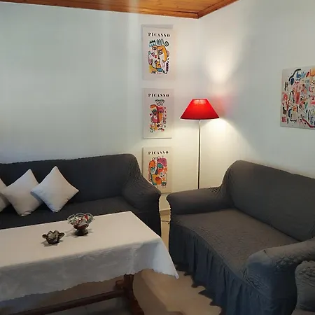 Raxoni House *